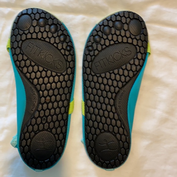 NWOT Fitkicks size small/medium. - Picture 2 of 2